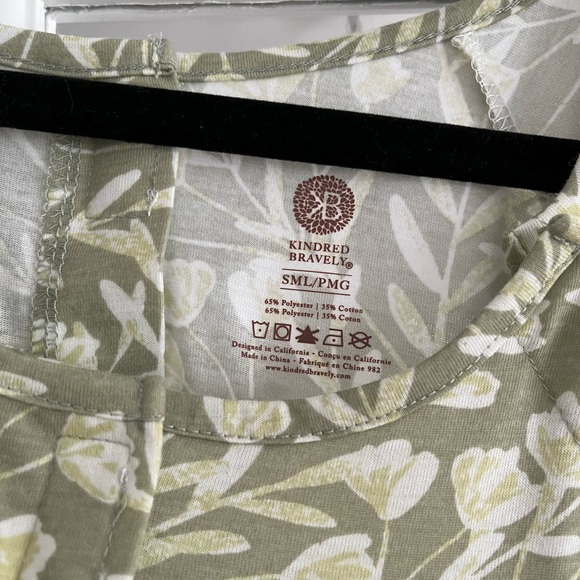 kindred bravely labor delivery maternity hospital gown - Picture 3 of 3